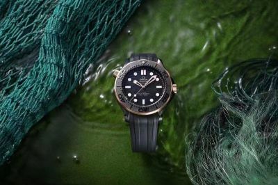 High quality replicas Omega Seamaster watch  Matted steel black surface Blue green dual color night light